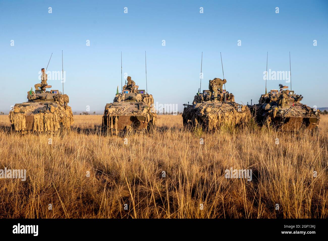 Bradshaw Station, Australien. August 2021. Soldaten der Australischen Armee mit 1. Panzerregiment im Australian Service Light Armored Vehicle während einer Live-Feuerübung im Bradshaw Field Training Area am 21. August 2021 in Bradshaw Station, NT, Australien. Quelle: Planetpix/Alamy Live News Stockfoto