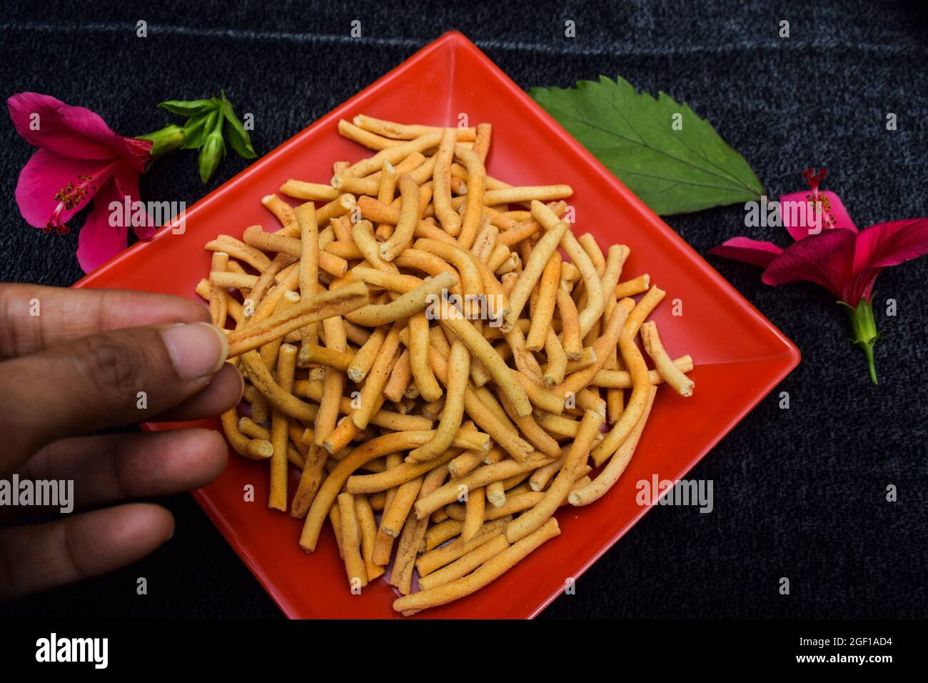 Essen leckere dicke sev Ratlami sev indischen Teatime Snacks Gericht. Abendliche Snacks zum Festessen Stockfoto