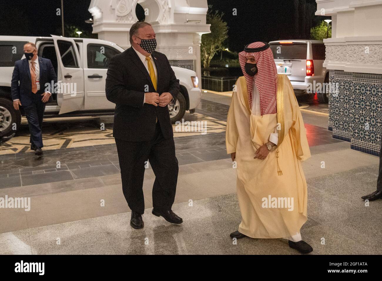 US-Außenminister Mike Pompeo trifft Kronprinz Mohammed bin Salman - Außenminister Michael R. Pompeo trifft Kronprinz Mohammed bin Salman am 22. November 2020 in Neom, Saudi-Arabien. Stockfoto