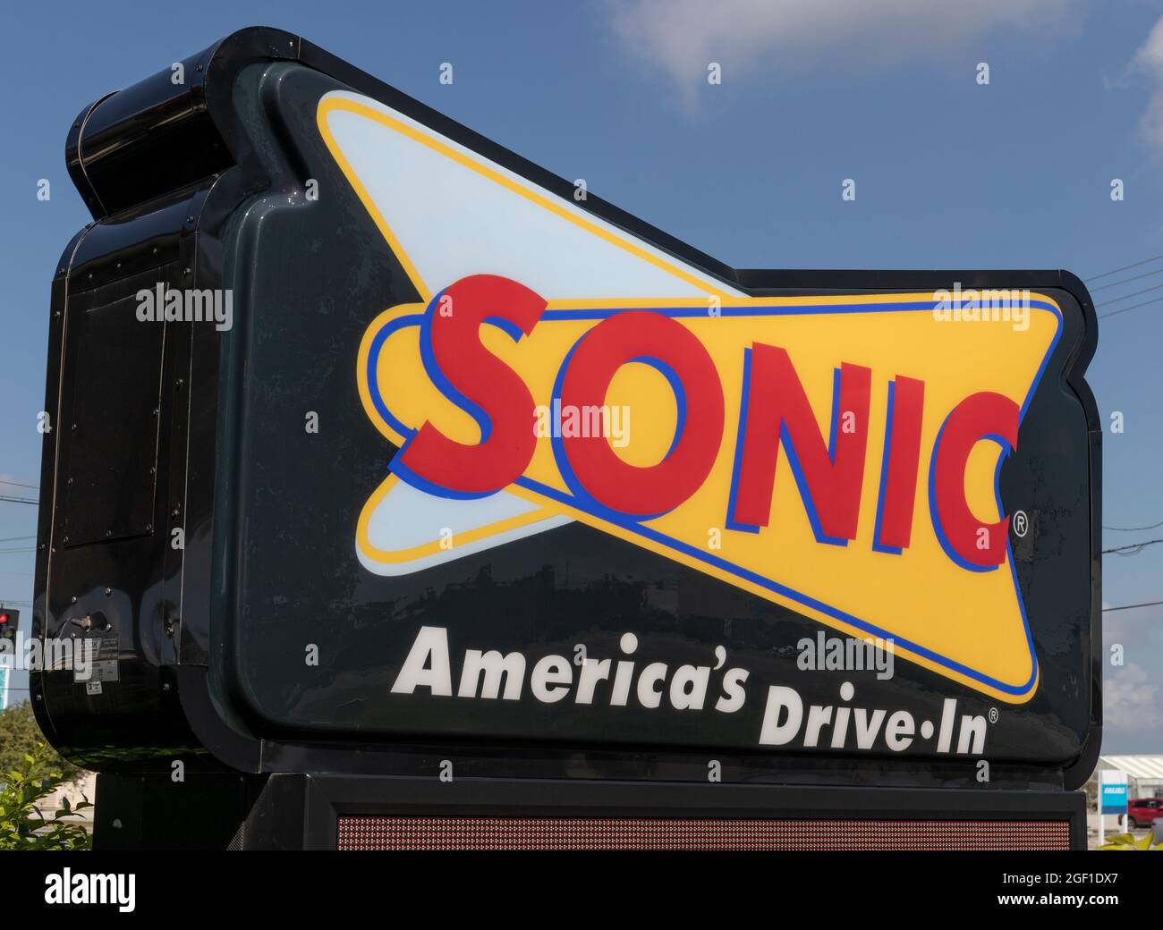 Kokomo - Ca. August 2021: Sonic Drive-In Fast Food Location. Sonic ist eine Drive-in Restaurantkette. Stockfoto