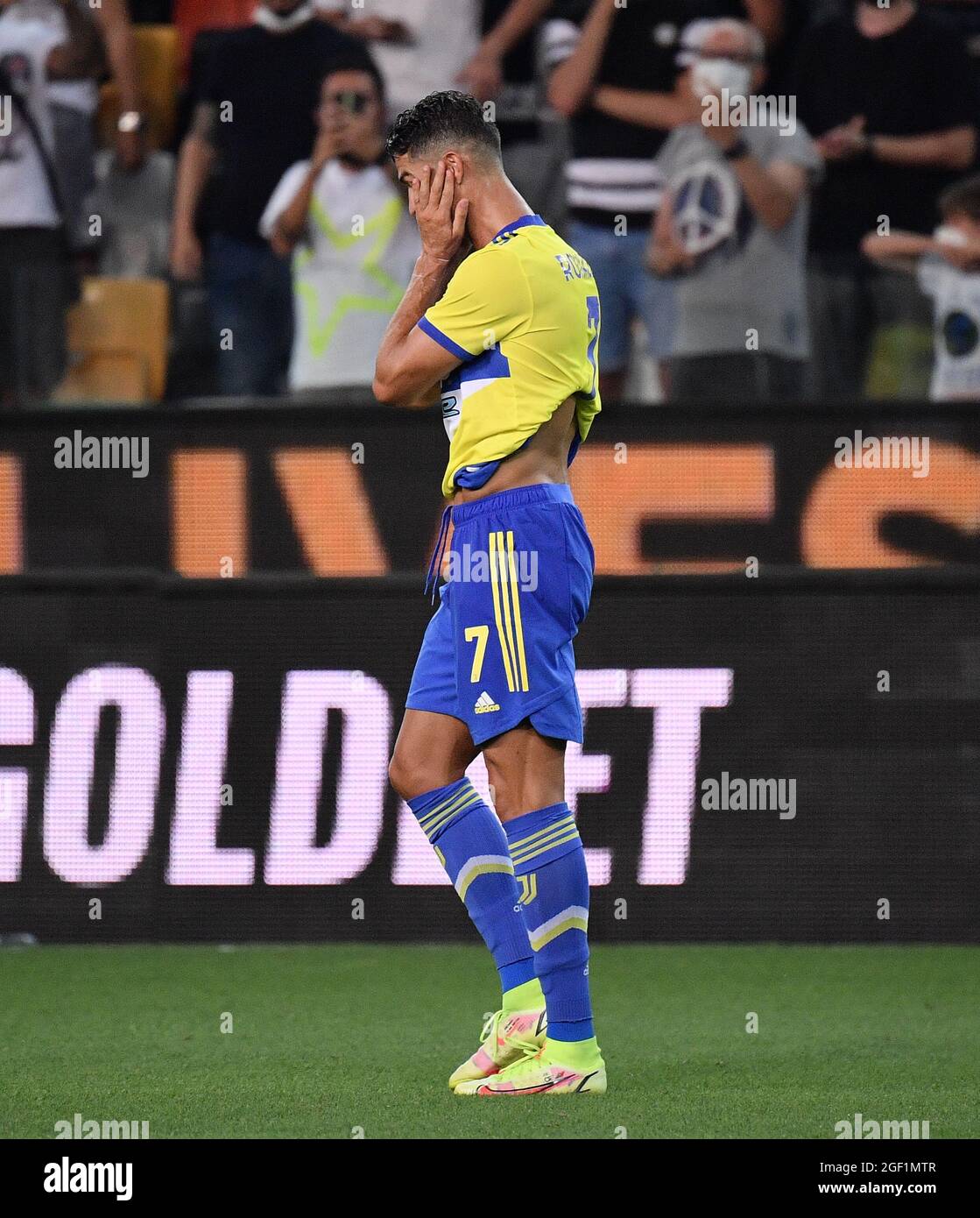 Udine. August 2021. Cristiano Ronaldo von FC Juventus reagiert während eines Fußballspiels zwischen Udinese und FC Juventus in Udine, Italien, 22. Aug 2021 Quelle: Xinhua/Alamy Live News Stockfoto