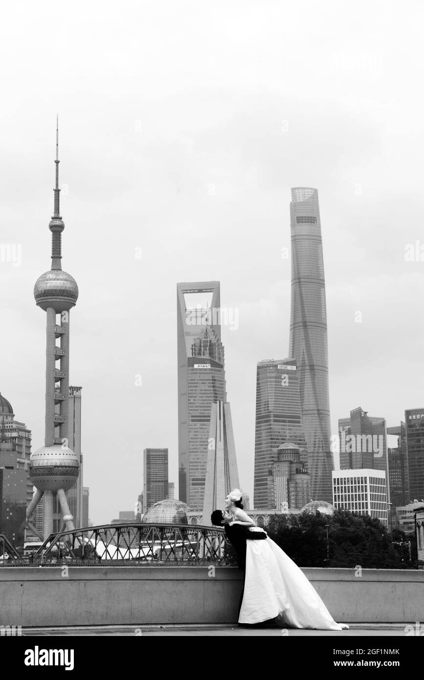 Fototermin für das chinesische Brautpaar in Shanghai. Stockfoto