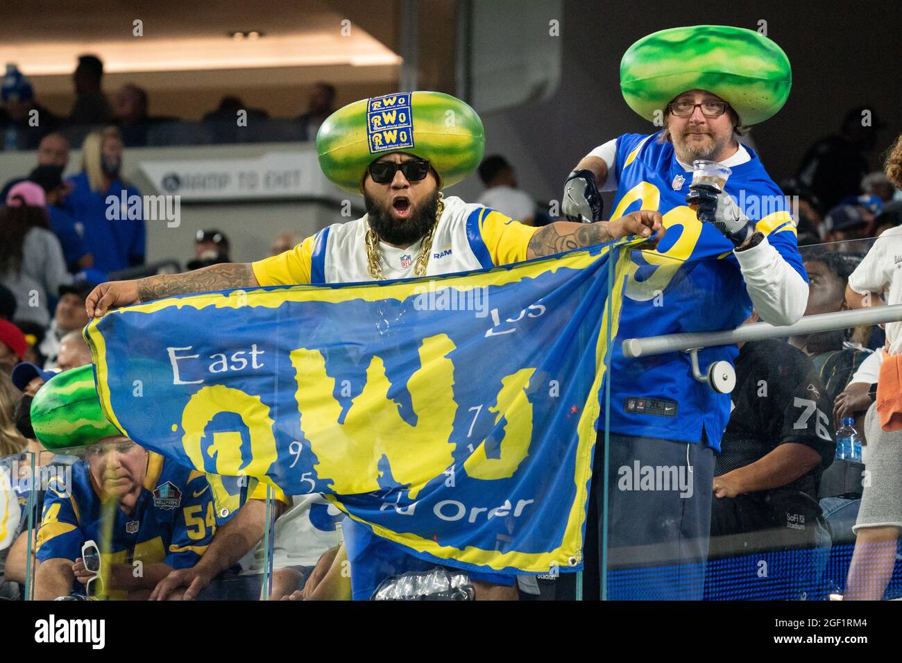 RAMS-Fans während eines Vorsaison-Spiels der NFL gegen die Las Vegas Raiders, Samstag, 21. August 2021, in Inglewood, CA. The Raiders besiegten die Rams 17-16. Stockfoto