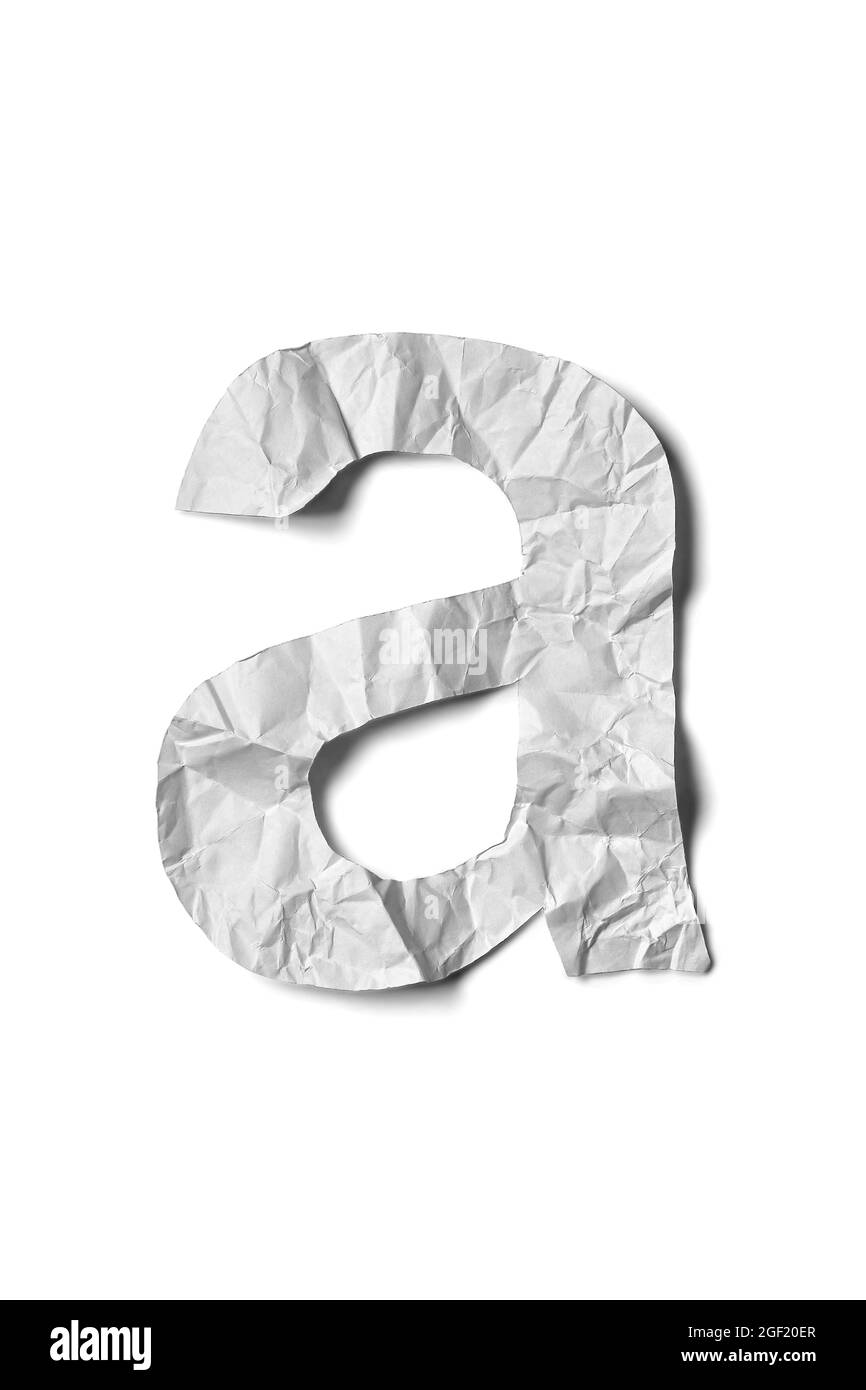 Zerknitterte Papiertextur Buchstabe A, weißes, gefalztes Papier, isoliert auf weißem Hintergrund. Stockfoto