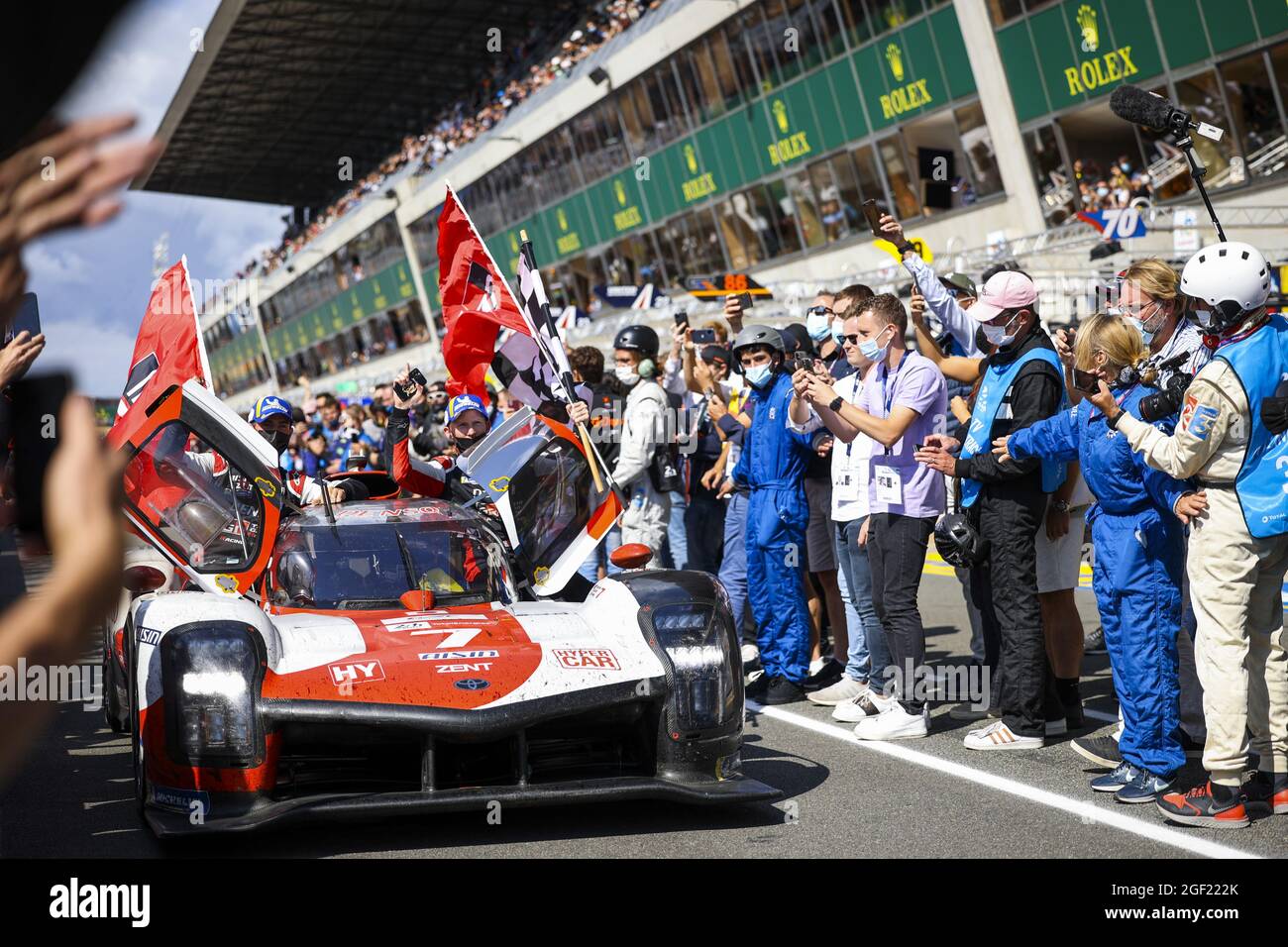 07 Conway Mike (gbr), Kobayashi Kamui (jpn), Lopez Jose Maria (arg), Toyota Gazoo Racing, Toyota GR010 - Hybrid, Siegerteam bei den 24 Stunden von Le Mans 2021, 4. Lauf der FIA-Langstrecken-Weltmeisterschaft 2021, FIA WEC, auf dem Circuit de la Sarthe, vom 21. Bis 22. August, 2021 in Le Mans, Frankreich - Foto Julien Delfosse / DPPI Stockfoto