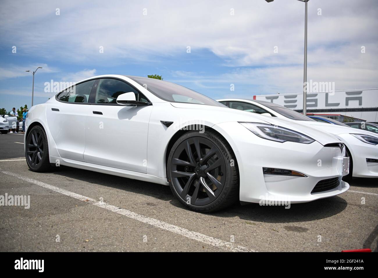 Eine Tesla Model S Plaid Edition wird am Samstag, den 3. Juli 2021, in Fremont, Kalifornien, in der Tesla Factory und am Hauptsitz gesehen. Das neueste Fahrzeug im Te Stockfoto