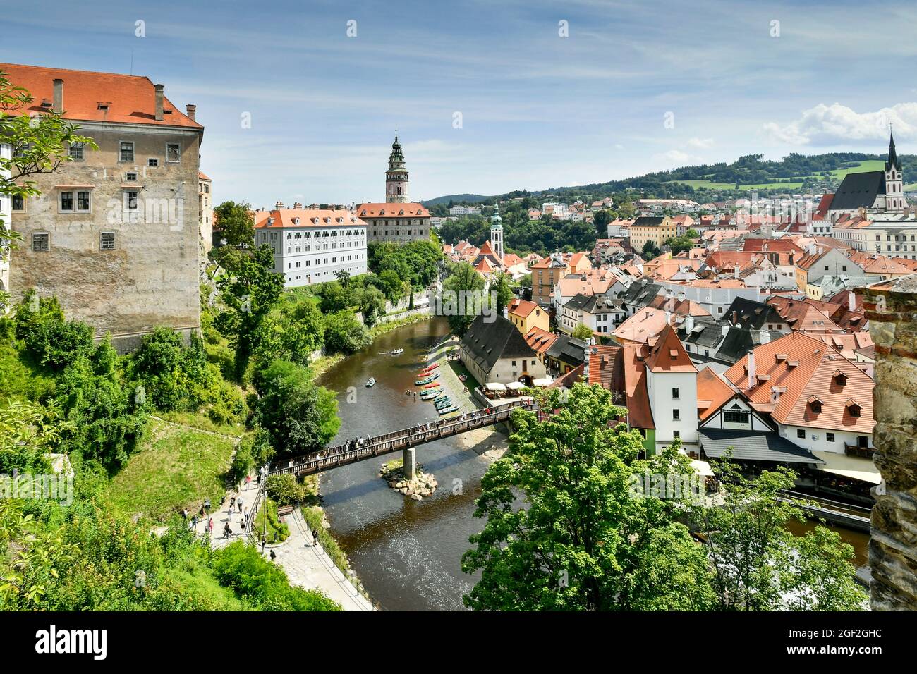 Das historische Zentrum von Český Krumlov in der südböhmischen Region der Tschechischen Republik, das durch die Moldau, Stockfoto