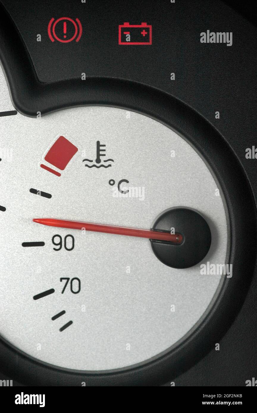 Temperaturanzeige im Auto 95 Grad Celsius, Deutschland Stockfotografie -  Alamy