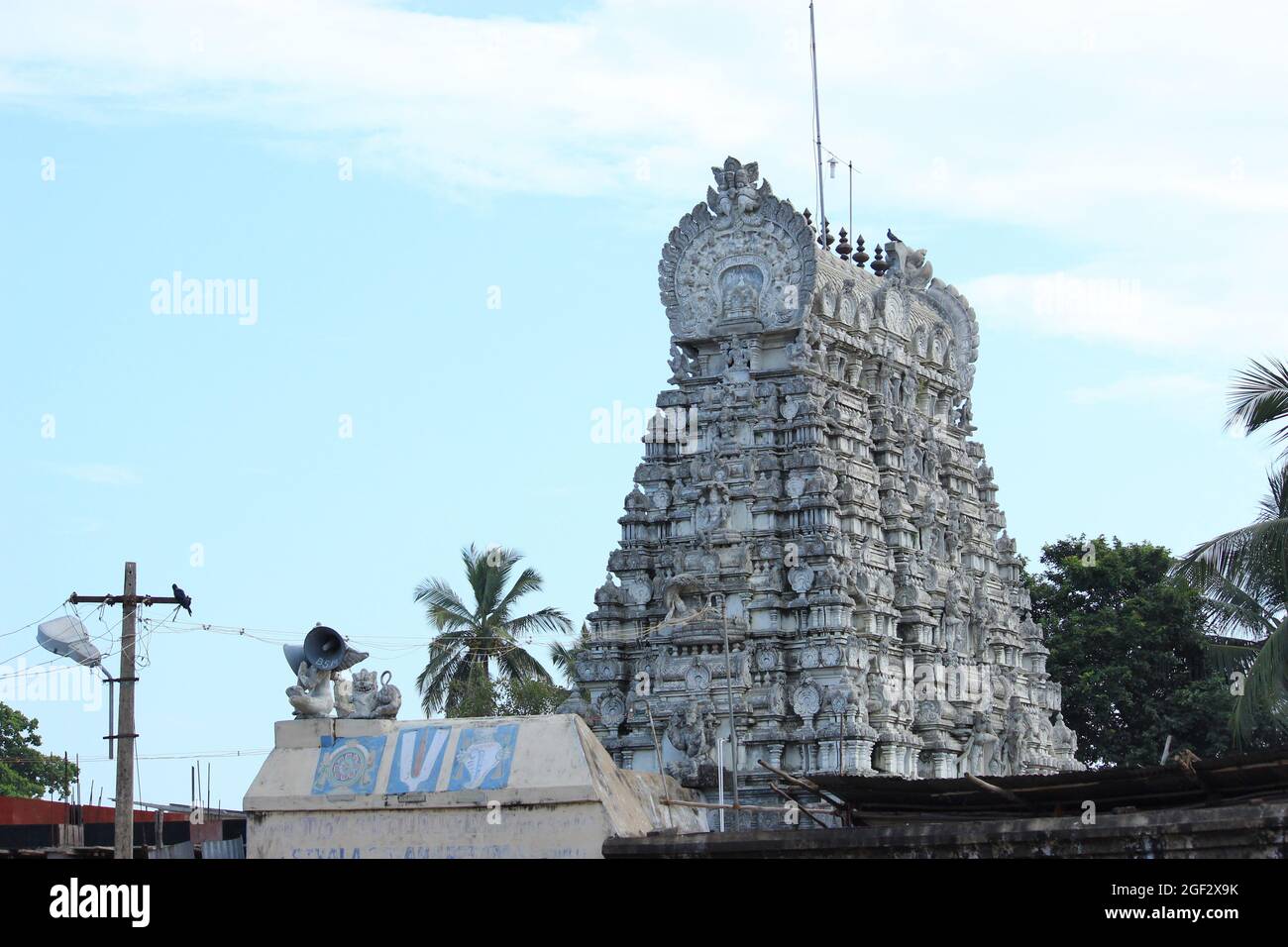 Gopuram von Sthala Sayana Perumal Tempel, Mamallapuram, Tamil Nadu, Indien. Geburtsort des Heiligen Boodhathazhwar. Einer der 108 Divyadesas von Lord Peruma Stockfoto