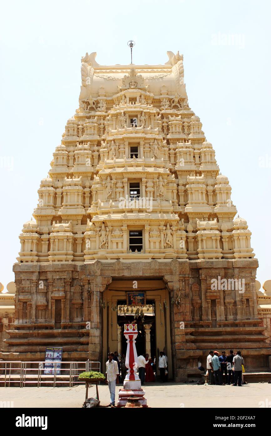 Haupttor des Sri Ranganthaswamy-Tempels, Srirangapatna im Mandya-Bezirk von Karnataka, Indien. Dem hinduistischen gott Ranganatha gewidmet Stockfoto