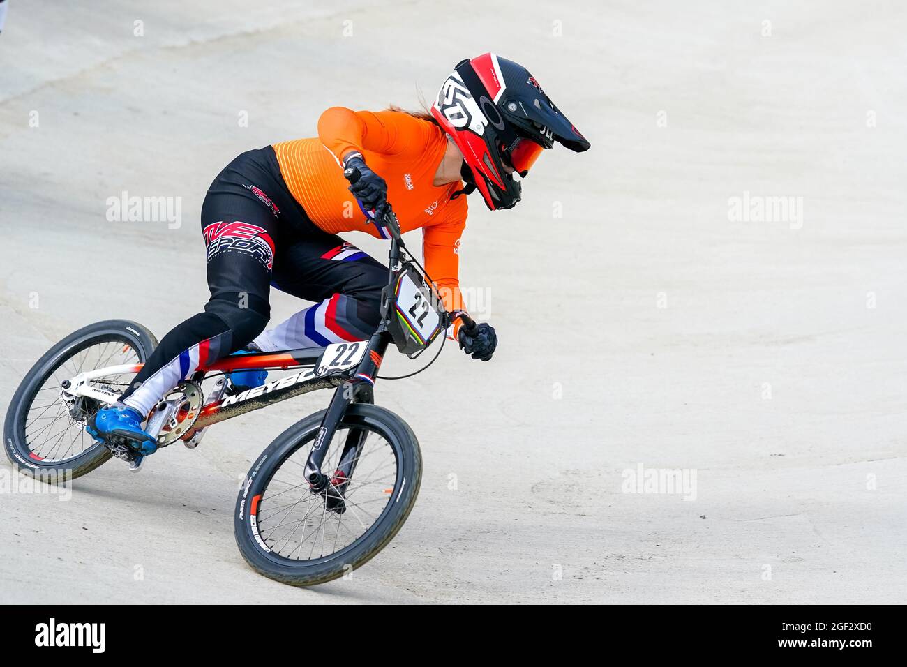 ARNHEM, NIEDERLANDE - 22. AUGUST: Merel Smulders of the Netherlands während der UCI BMX-Weltmeisterschaft 2021 in Papendal am 22. August 2021 in Arnhem, Niederlande (Foto: Rene Nijhuis/Orange Picturs) Stockfoto