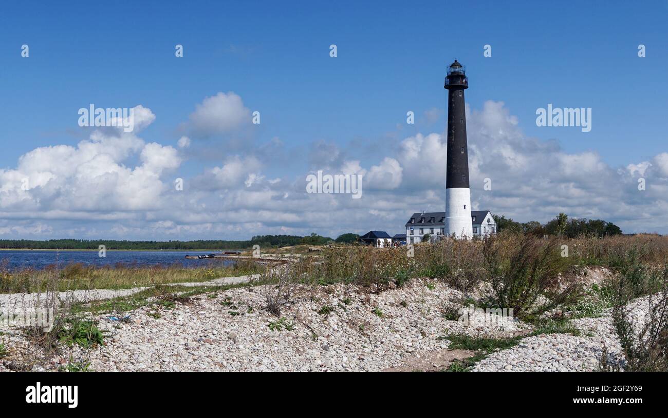 Saare, Estland - 14. August 2021: Panoramablick auf den Leuchtturm Sorve auf der estnischen Insel Saaremaa Stockfoto