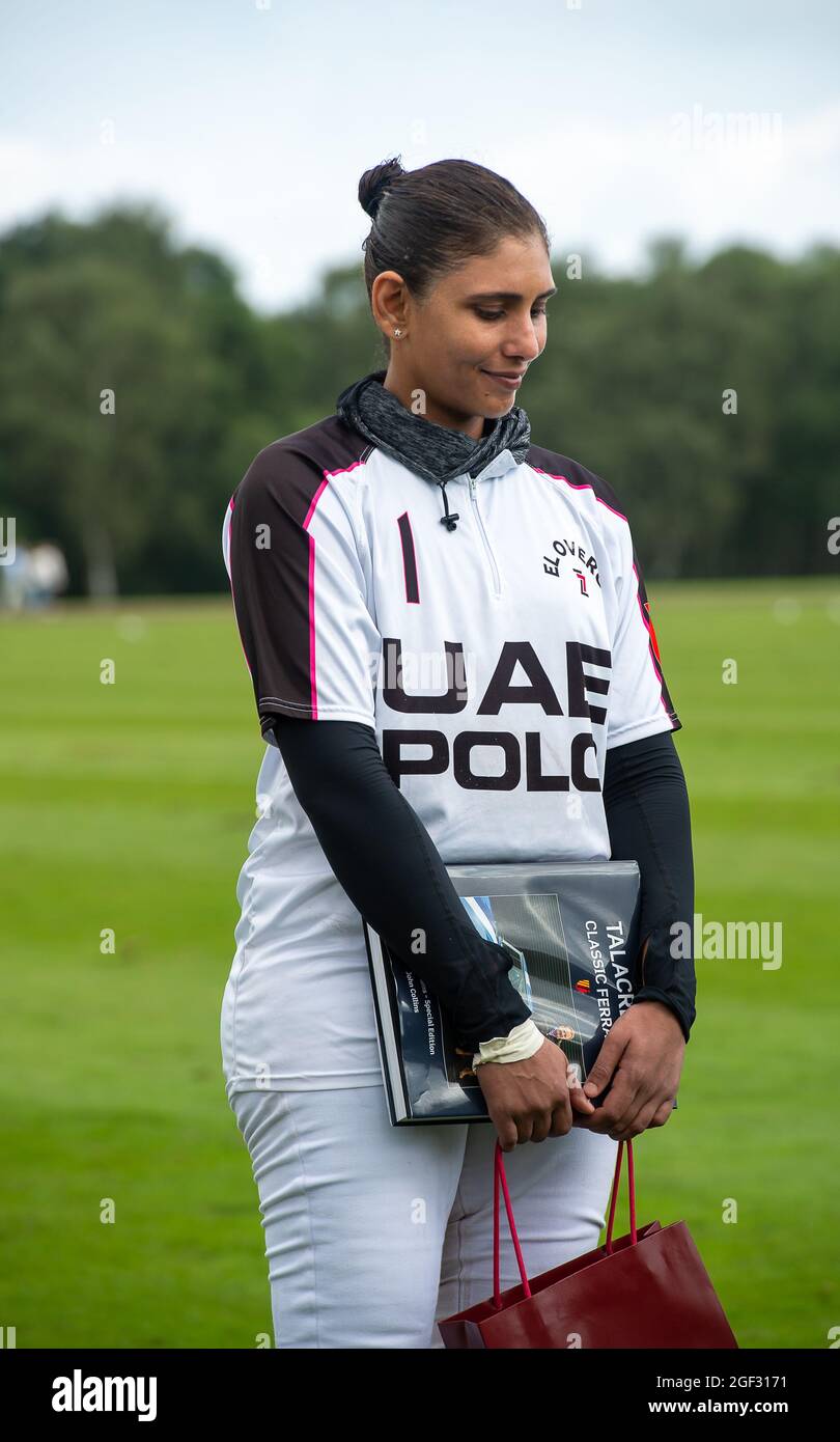 Egham, Surrey, Großbritannien. August 2021. Ihre Exzellenz Sheikha Maitha bint Mohammed bin Rashid Al Maktoum, Tochter von Scheich Mohammed bin Rashid Al Maktoum, spielte heute Morgen im Polo Club der Garde. Das UAE Polo Team spielte im Unterfinale des Talacrest Prince of Wales Championship Cup gegen das Bardon Polo Team. Das Spiel ging in zusätzliche Zeit über und das Bardon Polo Team schlug das UAE Polo Team. Quelle: Maureen McLean/Alamy Stockfoto