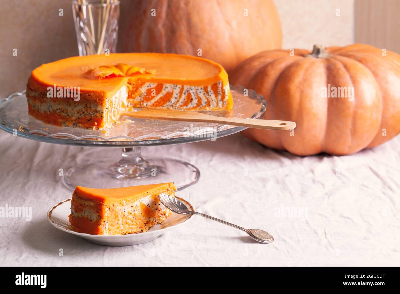 Hausgemachter Hüttenkäse und Kürbisauflauf mit Mohn und Orange und ...