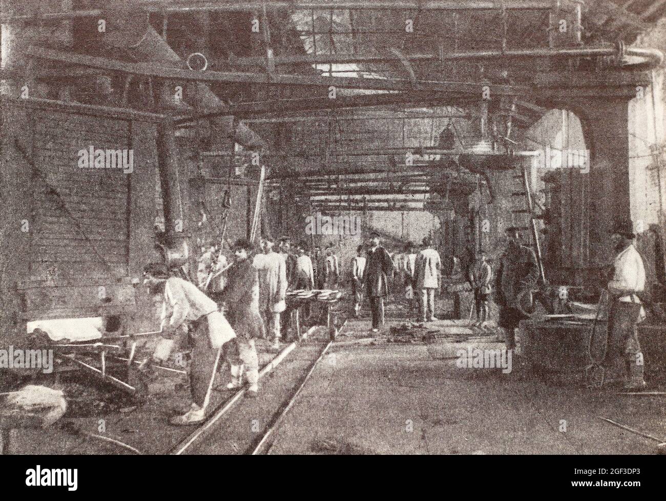 Gießereiöfen des metallurgischen Werks Reschewsky im Ural. Foto von 1880. Stockfoto