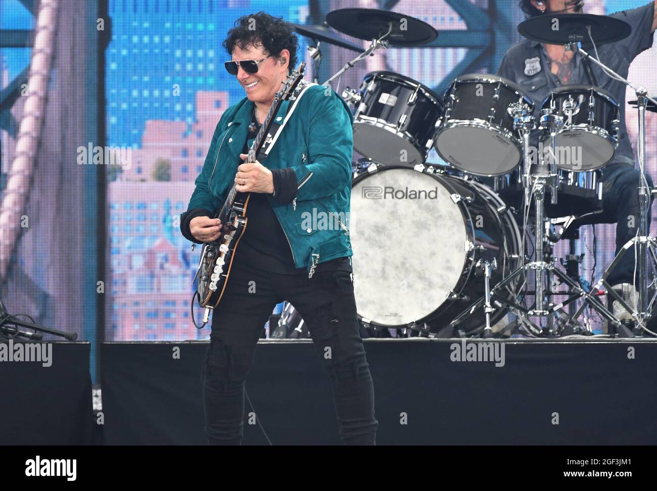 Gitarrist Neil schon von Journey tritt während We Love NYC: The Homecoming Concert auf, das von NYC, Clive Davis und Live Nation am 21. August 2021 in New York City produziert wurde. (Foto von John Atashian) Stockfoto