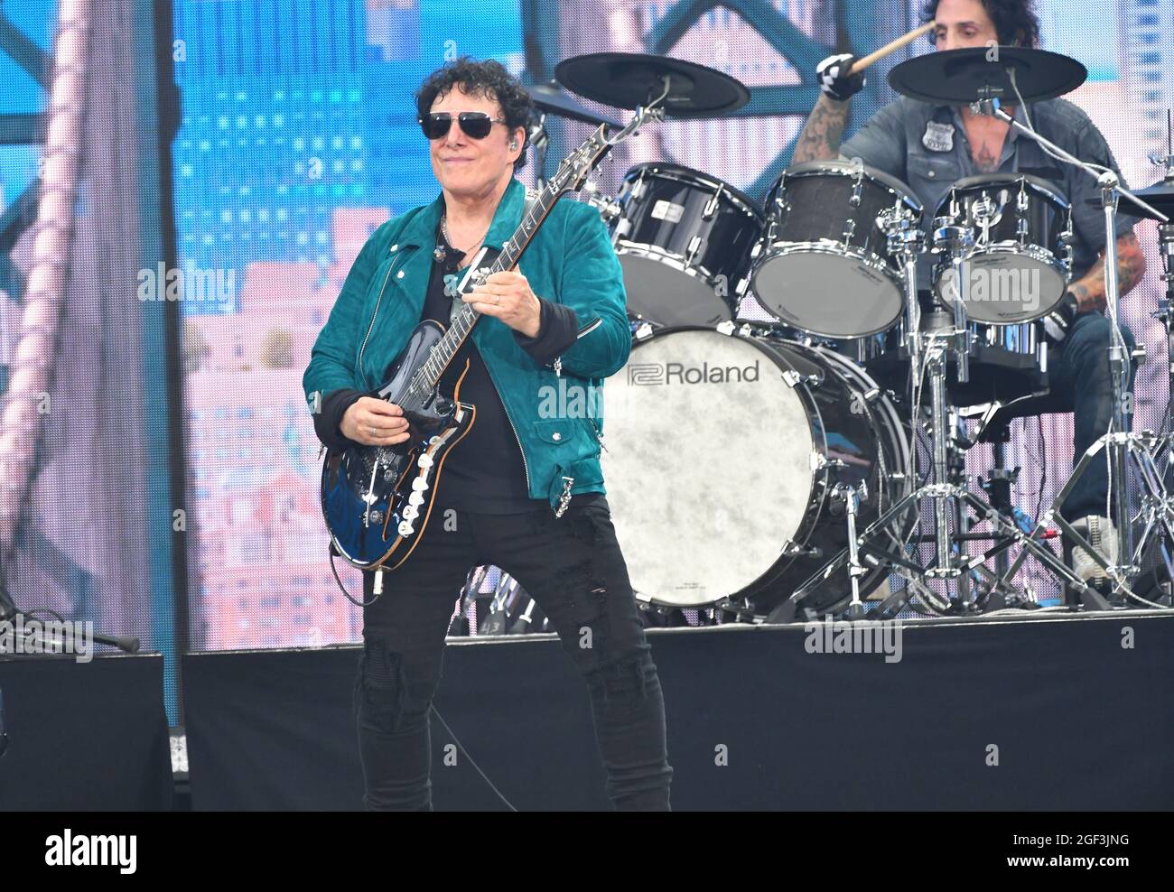 Gitarrist Neil schon von Journey tritt während We Love NYC: The Homecoming Concert auf, das von NYC, Clive Davis und Live Nation am 21. August 2021 in New York City produziert wurde. (Foto von John Atashian) Stockfoto