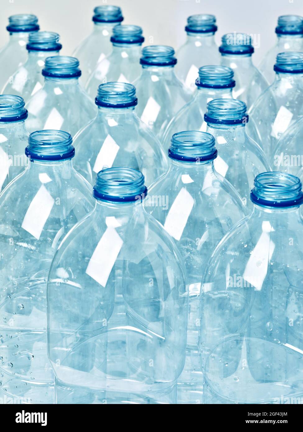 Plastikflasche leer transparent Recycling-Behälter Wasser Umwelt trinken Müll Getränk Stockfoto