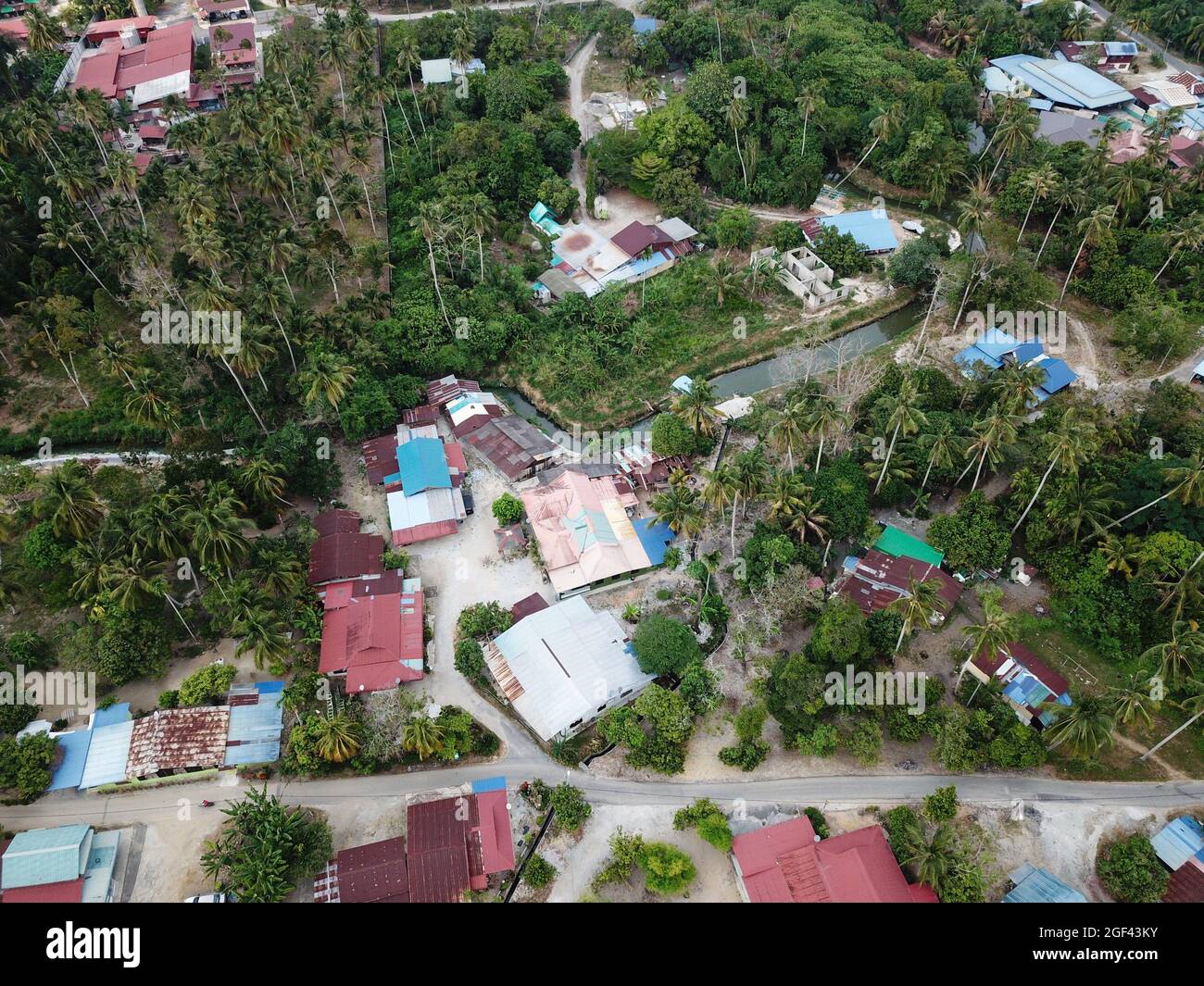 Drohne Blick Malays Dorf in ländlicher Umgebung. Stockfoto