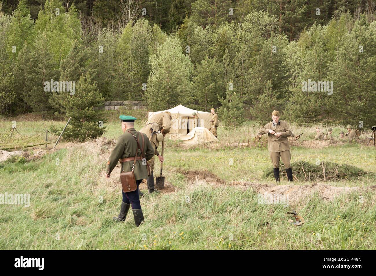 PETROSAWODSK, RUSSLAND - 22. MAI 2021: Soldaten in Militäruniform des Zweiten Weltkriegs Stockfoto