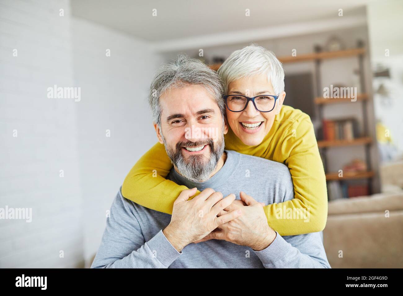 Ältere Paar glücklich Ältere lieben zusammen Mann Frau Porträt grauen Haaren Stockfoto