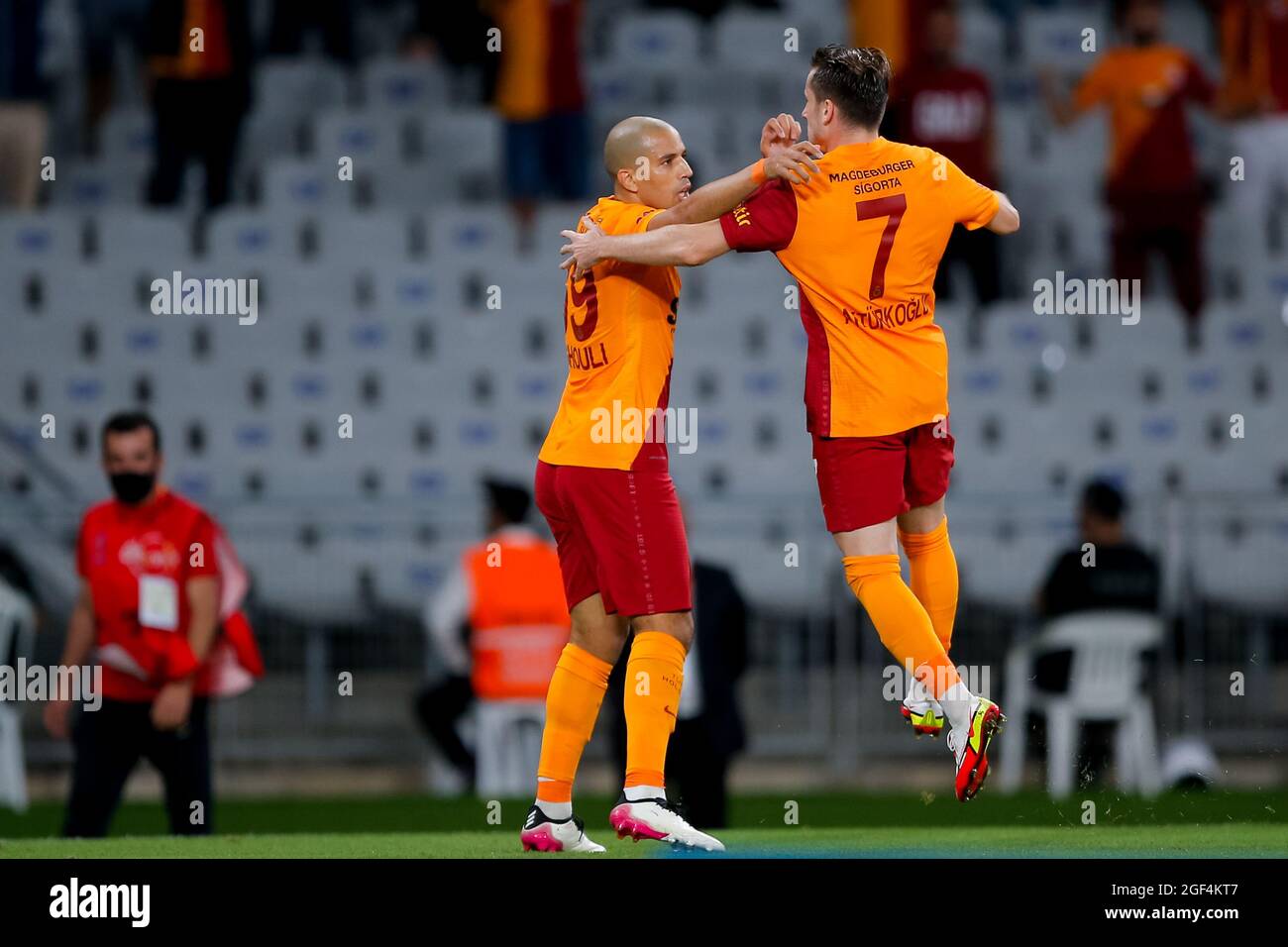 ISTANBUL, TÜRKEI 23. AUGUST Sofiane Feghouli aus Galatasaray feiert