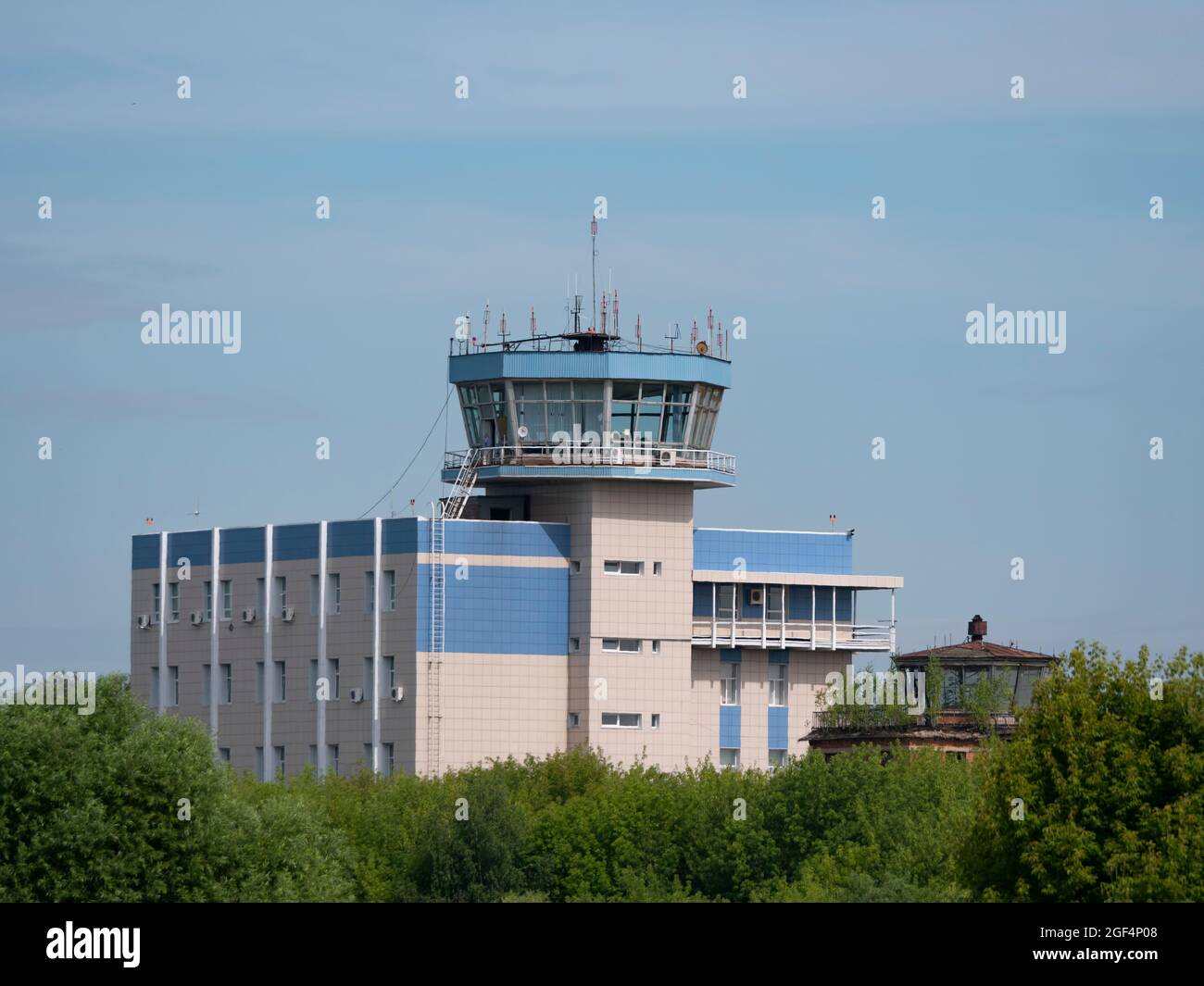 Moskau Russland Zhukovsky Airfield Flughafen Kontrollturm der internationale Luft-und Raumfahrtsalon MAKS-2021. Stockfoto