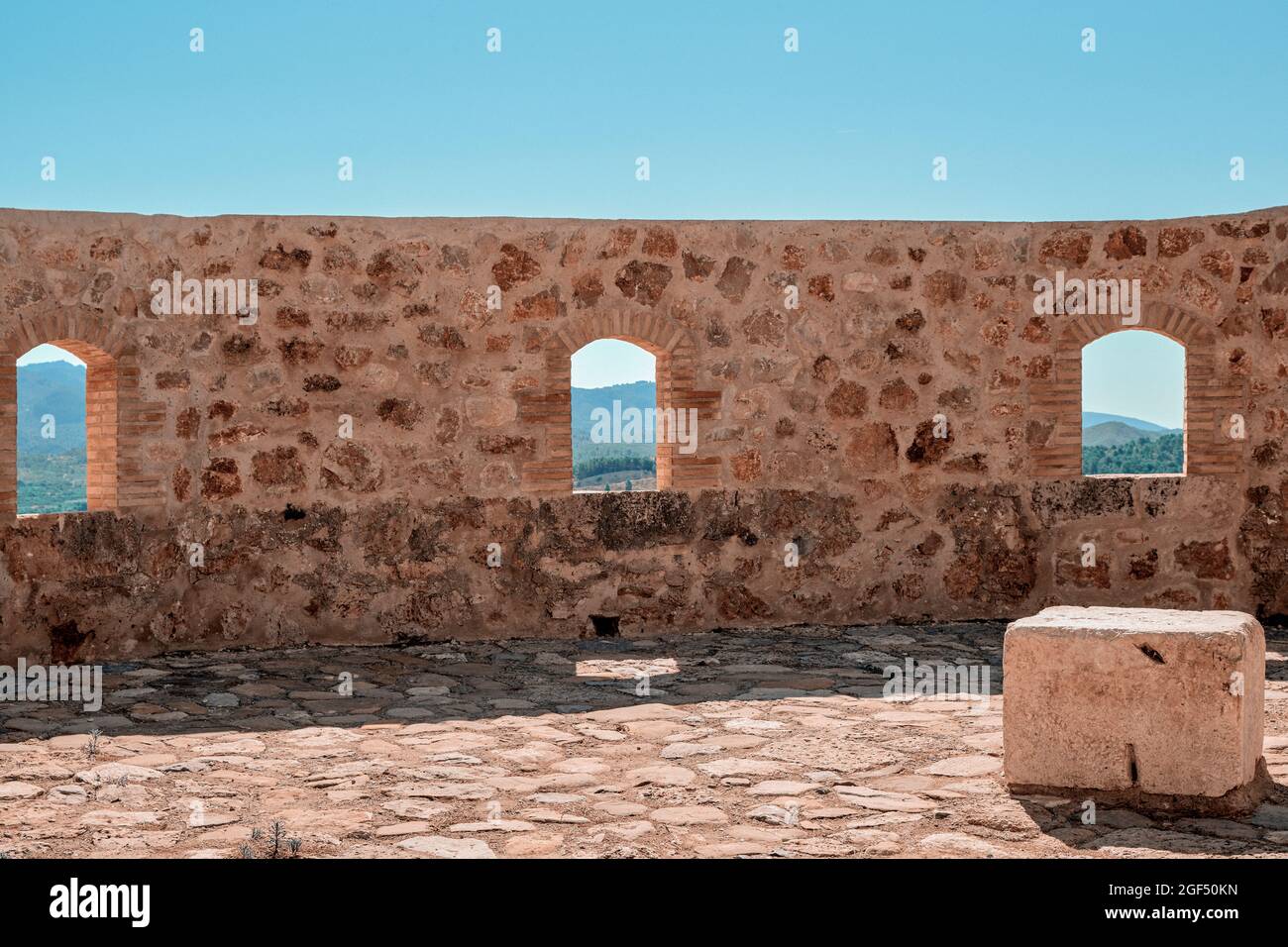 Im Inneren der Mauer und Turm des Schlosses der Stadt Segorbe, Castellon, Spanien, Europa Stockfoto
