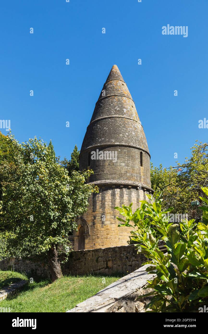 Frankreich, Dordogne, Sarlat-la-Caneda, Laterne of Dead Turm im Sommer Stockfoto