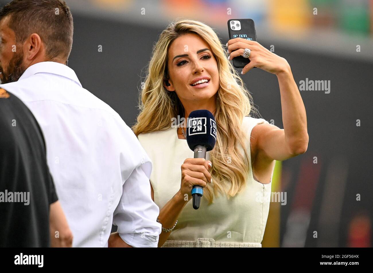 Giorgia Rossi, Journalistin und Fernsehmoderatorin von DAZN Italia während  eines Selfies während Udinese Calcio vs Juvent - Photo .LiveMedia/Ettore  Griffoni Stockfotografie - Alamy
