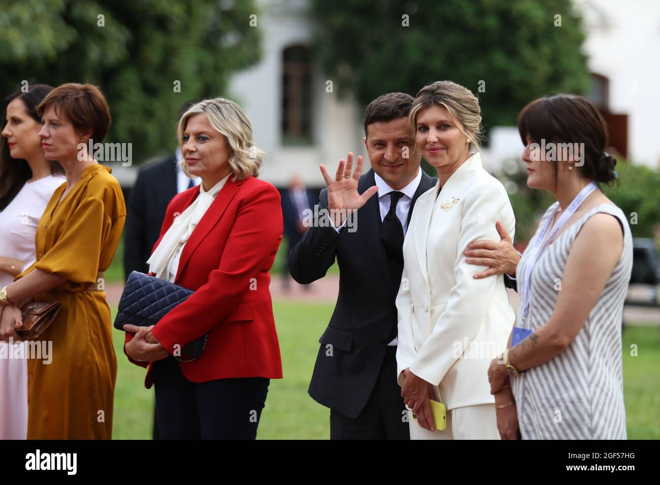 Kiew Ukraine August 2021 Wolodymyr Zelensky R3 Prasident Der Ukraine Und Seine Frau Olena Zelenska R2 Wahrend Des Gipfels Der Ersten Damen Und Herren In Kiew Die Veranstaltung Wurde Auf Initiative Von