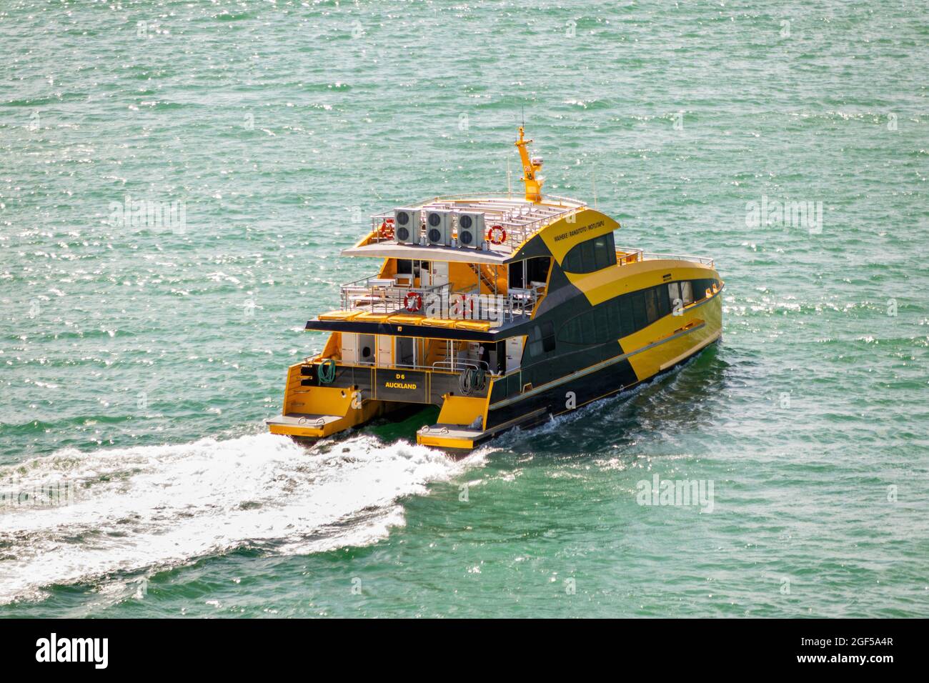 Auckland Ferry Boat D6 Segeln im Hafen von Auckland kommerzielle öffentliche Verkehrsmittel Auckland Neuseeland Stockfoto
