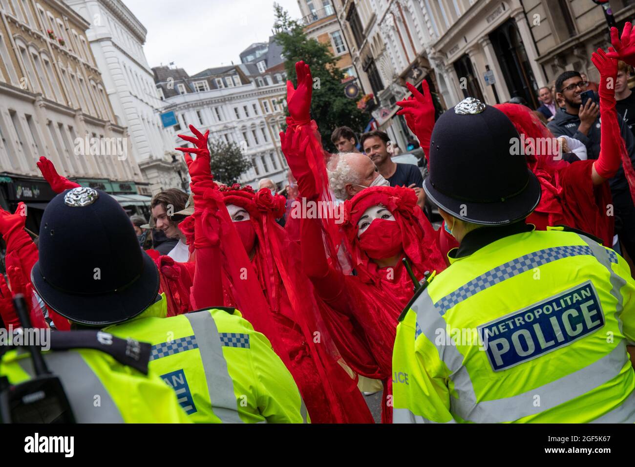 LONDON, ENGLAND - 23 2021. AUGUST, Extinction Rebellion übernimmt Londons West End am ersten Tag einer zwei Wochen geplanten Übernahme durch London Credit: Lucy North/Alamy Live News Stockfoto