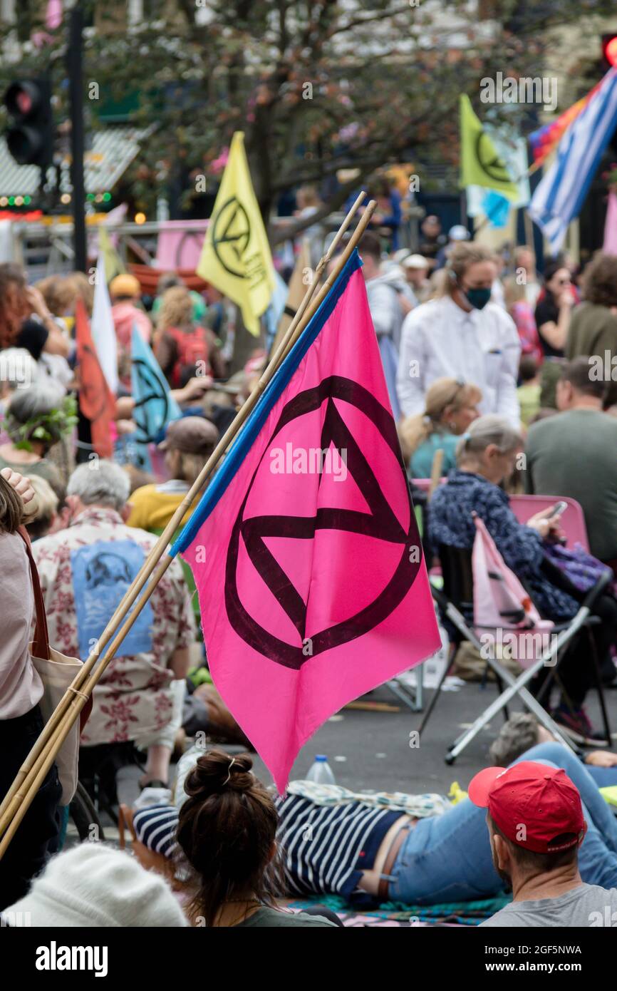 London, Großbritannien, 21. August 2021:- Mitglieder der Extinction Rebellion protestieren in Central London Stockfoto