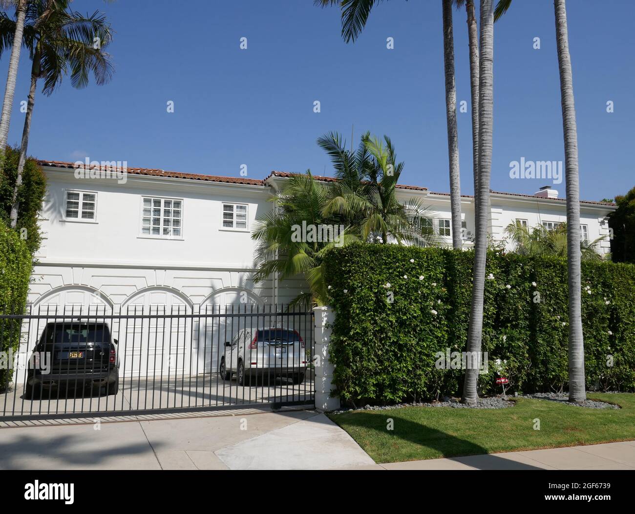 Beverly Hills, Kalifornien, USA 20. August 2021 EINE allgemeine Sicht auf die Atmosphäre des ehemaligen Hauses von Produzent Jeffrey Katzenberg in der 708 N. Hillcrest Road am 20. August 2021 in Beverly Hills, Kalifornien, USA. Foto von Barry King/Alamy Stockfoto Stockfoto