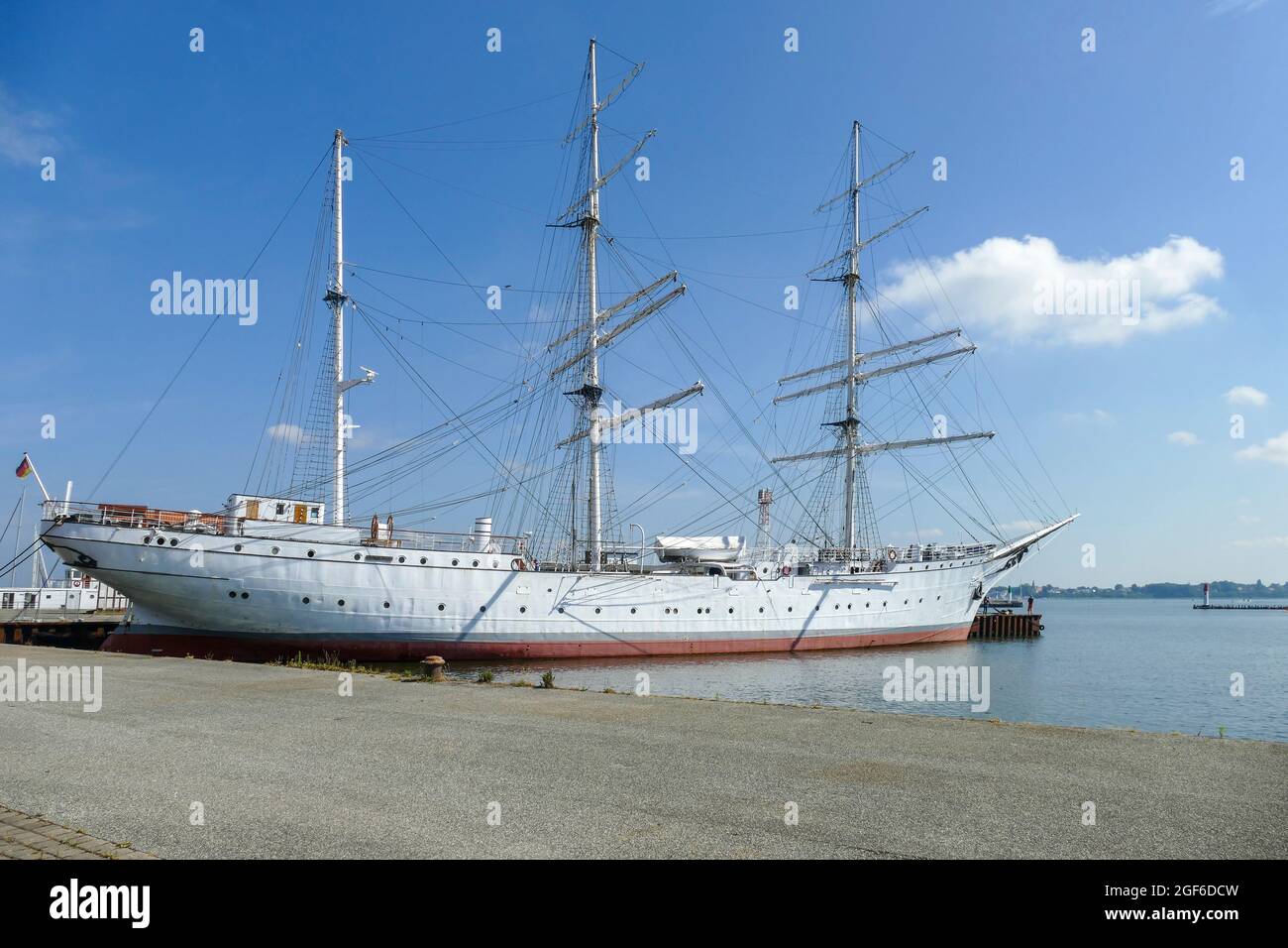 Deutsche Dreimast-Barke namens Gorch Fock, die in Stralsund ankern Stockfoto