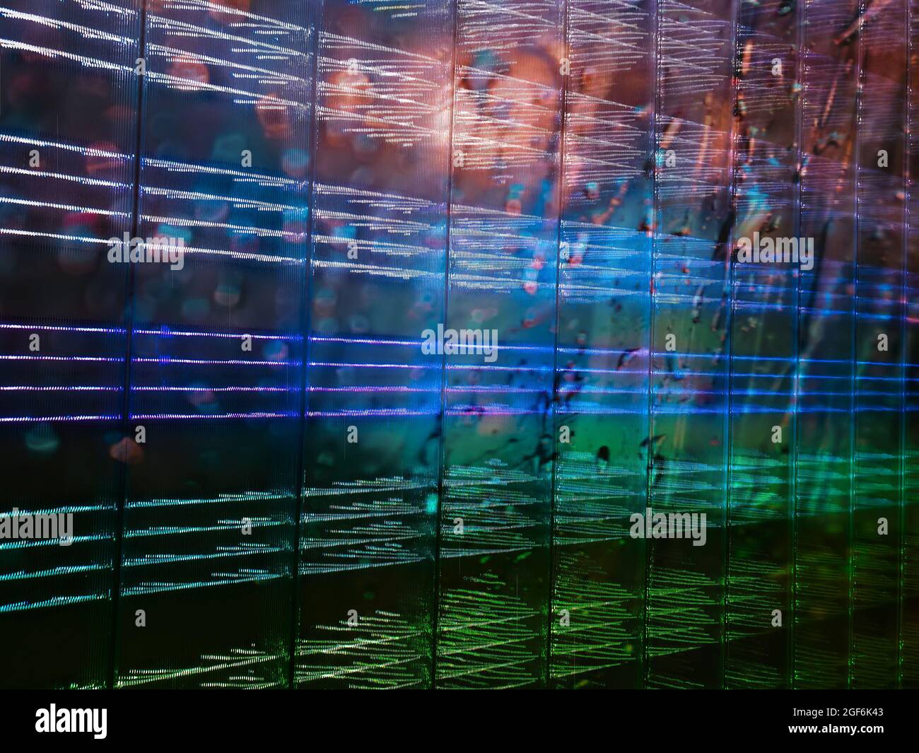 Farbige Wand mit LED Beleuchtung am Hauptbahnhof in Essen Stockfoto