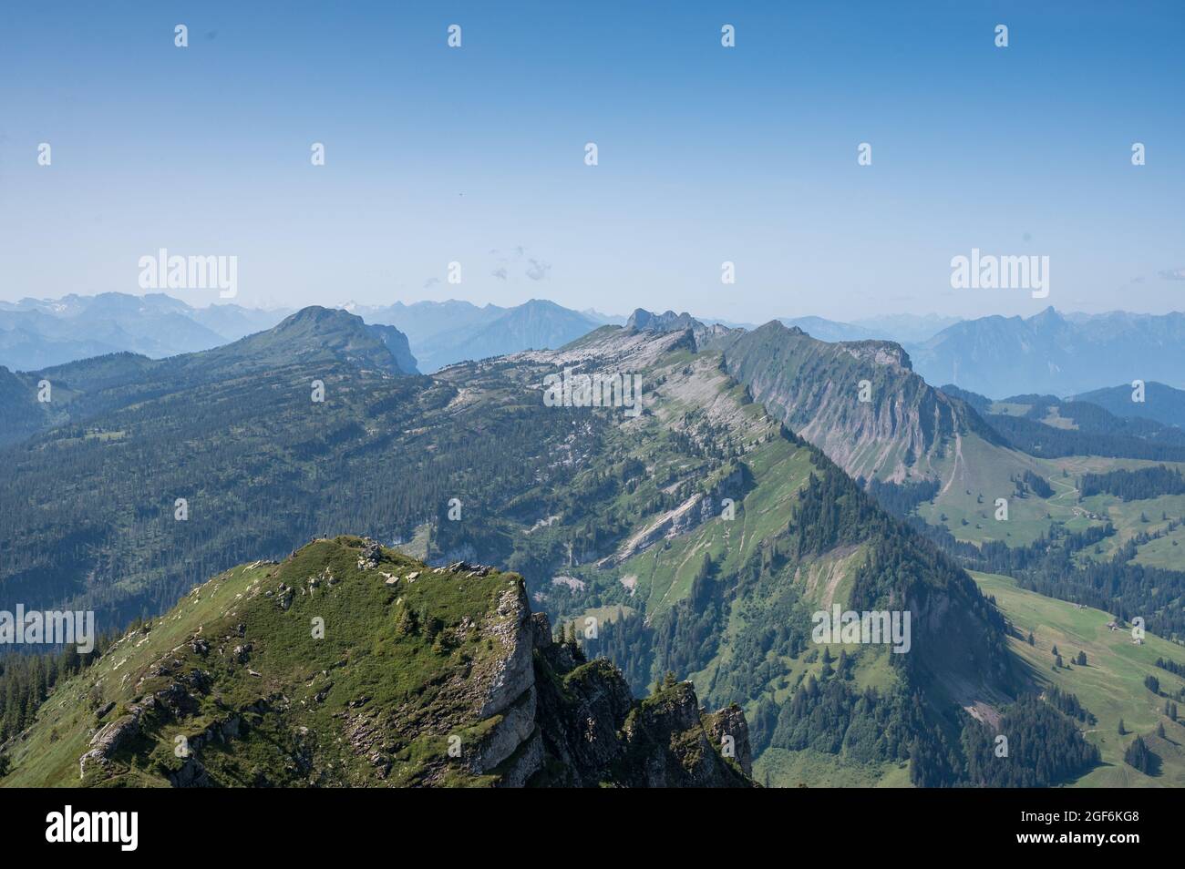 Blick vom Trogenhorn über Siebe Hengste Richtung Sigriswiler Rothorn und Niederhorn Stockfoto