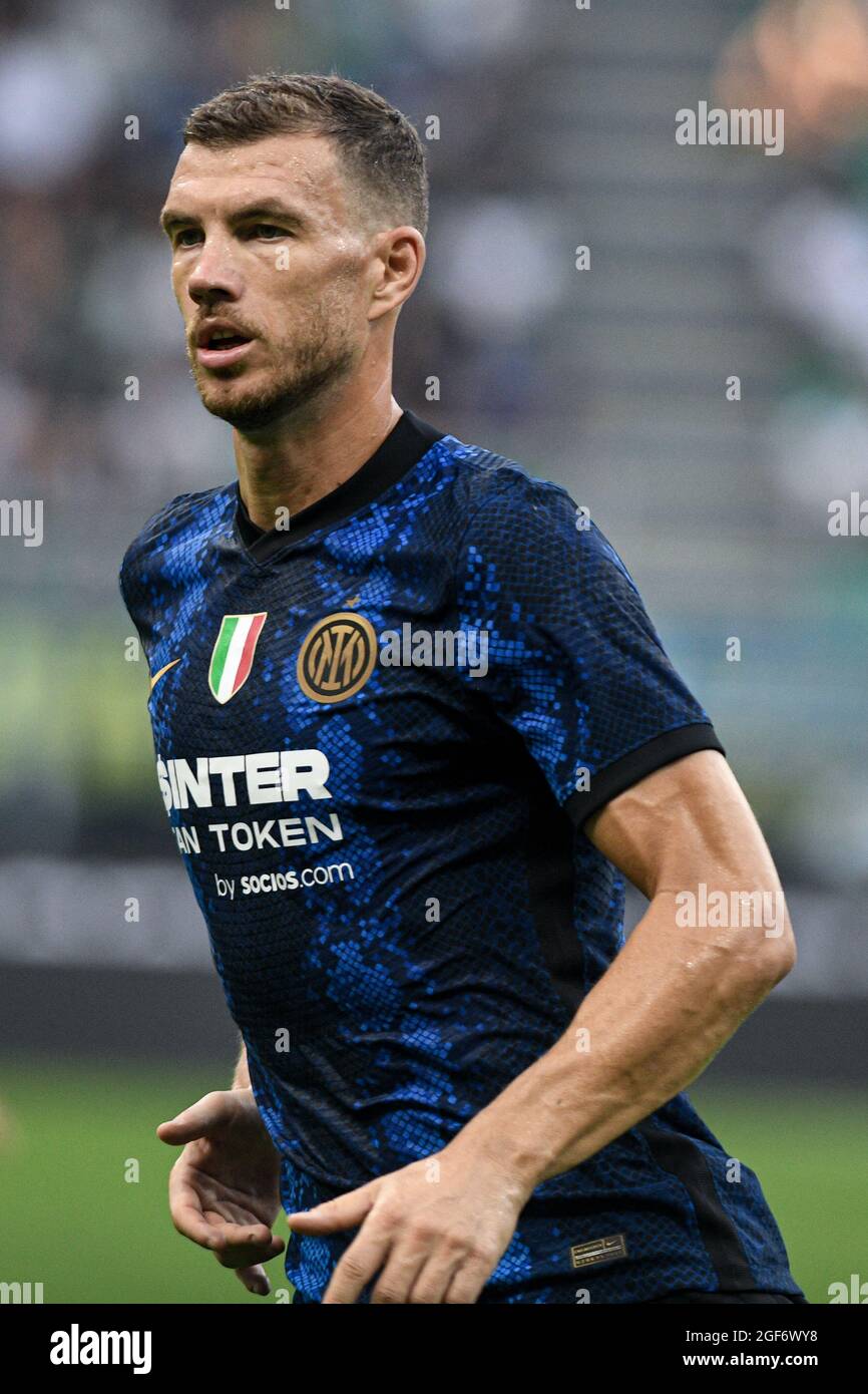 Mailand, Italien - 21. August 2021: Edin Džeko während der italienischen Fußballmeisterschaft Serie A 2021-2022 Spiel Inter Mailand gegen Genua im San Siro Stadion Stockfoto