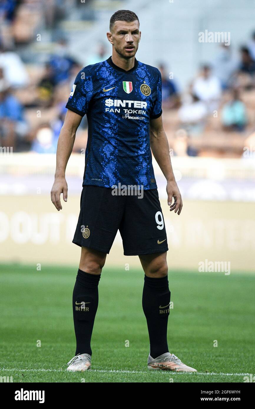 Mailand, Italien - 21. August 2021: Edin Džeko während der italienischen Fußballmeisterschaft Serie A 2021-2022 Spiel Inter Mailand gegen Genua im San Siro Stadion Stockfoto