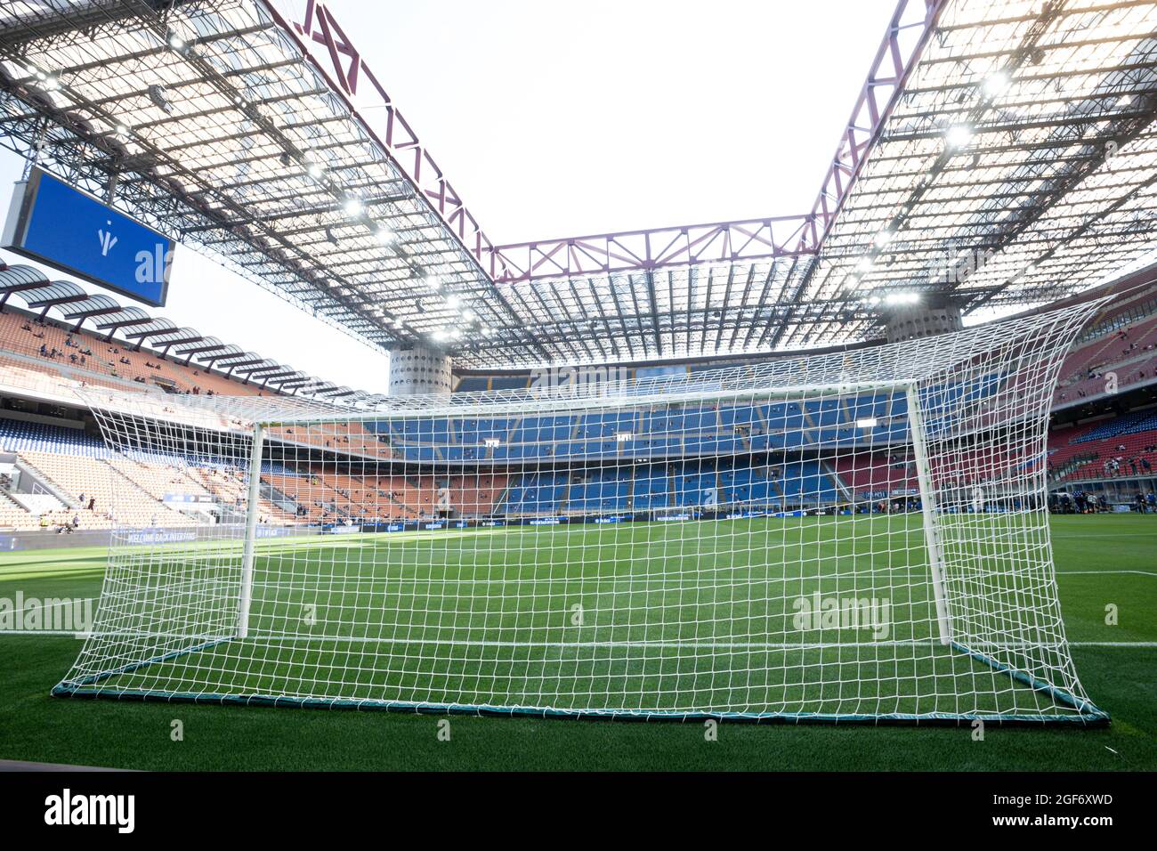 Mailand, Italien - 21. August 2021: San Siro-Stadion vor der italienischen Fußballmeisterschaft Serie A 2021-2022 Spiel Inter Mailand gegen Genua in San Siro St. Stockfoto