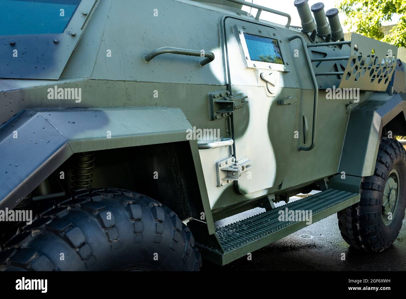 Militär gepanzerte SUV der grünen Farbe.Military Konzept Stockfoto