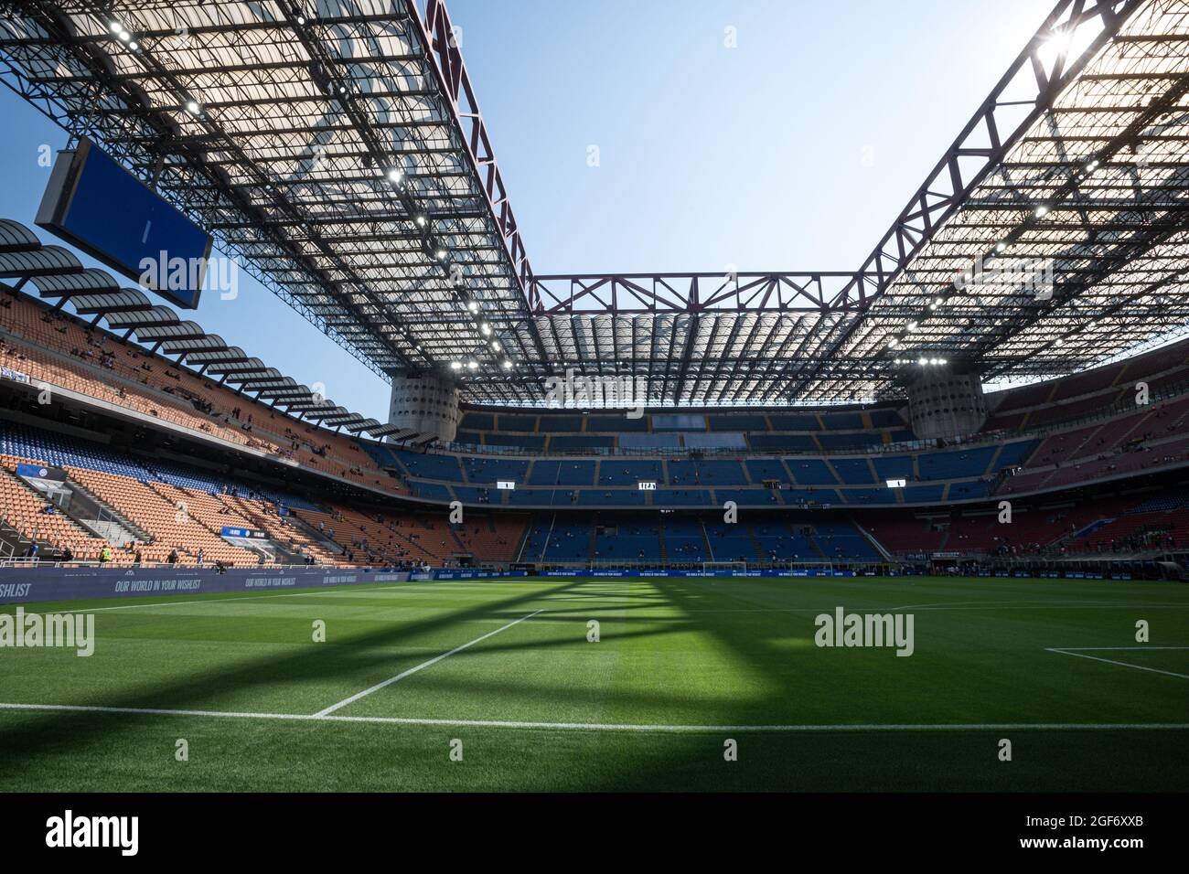 Mailand, Italien - 21. August 2021: San Siro-Stadion vor der italienischen Fußballmeisterschaft Serie A 2021-2022 Spiel Inter Mailand gegen Genua in San Siro St. Stockfoto