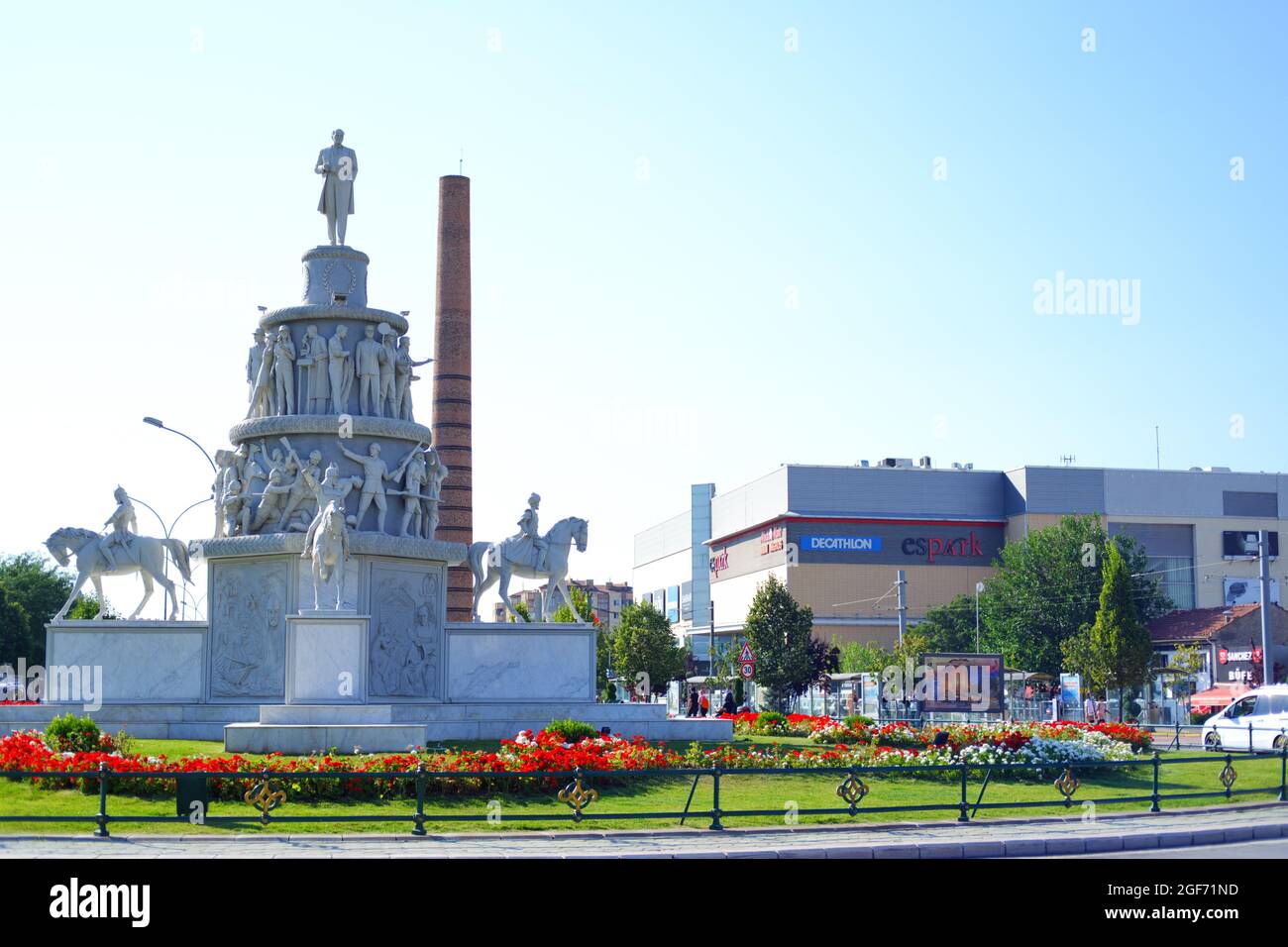 Gedenkskulptur der Revolutionen und der Republik Atatürk im Zentrum der Türkei Eskisehir Stockfoto