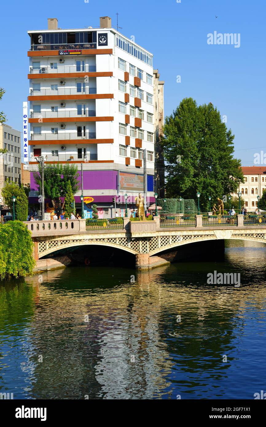 Am Fluss Porsuk im Stadtzentrum von Eskisehir Stockfoto