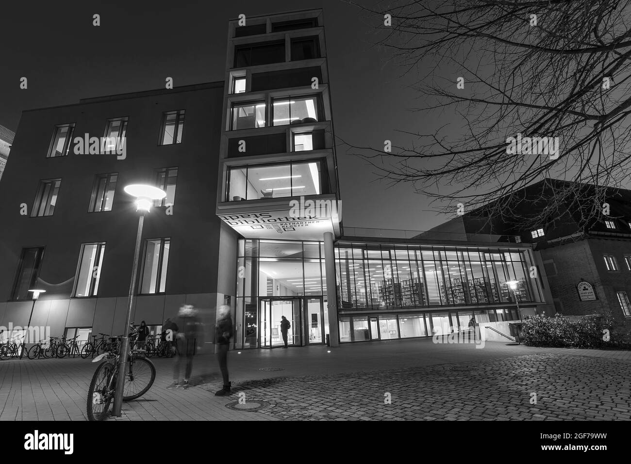 Stadtbibliothek in der Abenddämmerung, Nürnberg, Mittelfranken, Bayern, Deutschland Stockfoto