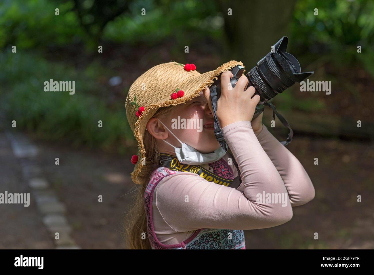 Kleines Mädchen, 8 Jahre, fotografiert, Bayern, Deutschland Stockfoto