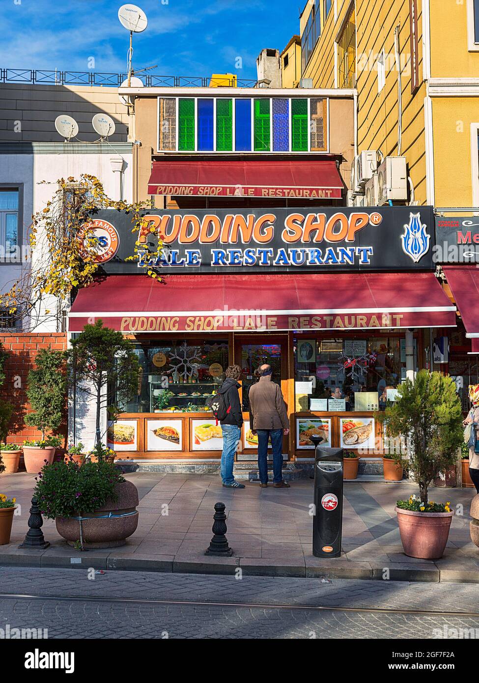 Berühmtes Restaurant Pudding Shop in der Altstadt, Sultanahmet, eruropäischer Teil, Istanbul, Türkei Stockfoto