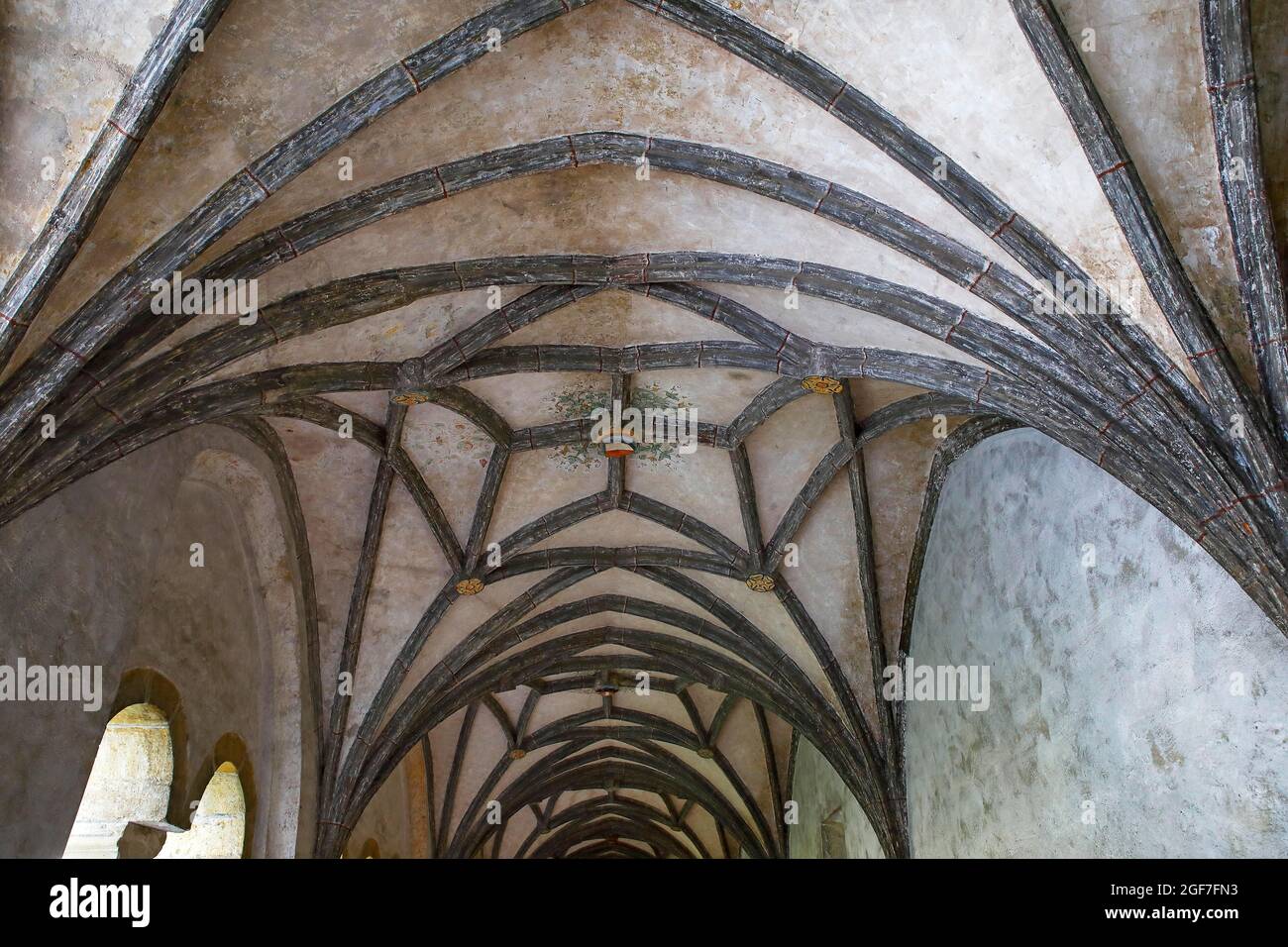 Ehemaliges Prämonstratenserkloster Steingaden, Kreuzgang mit gotischem Gewölbe, Steingaden, Romantikstraße, Oberbayern, Bayern, Deutschland Stockfoto