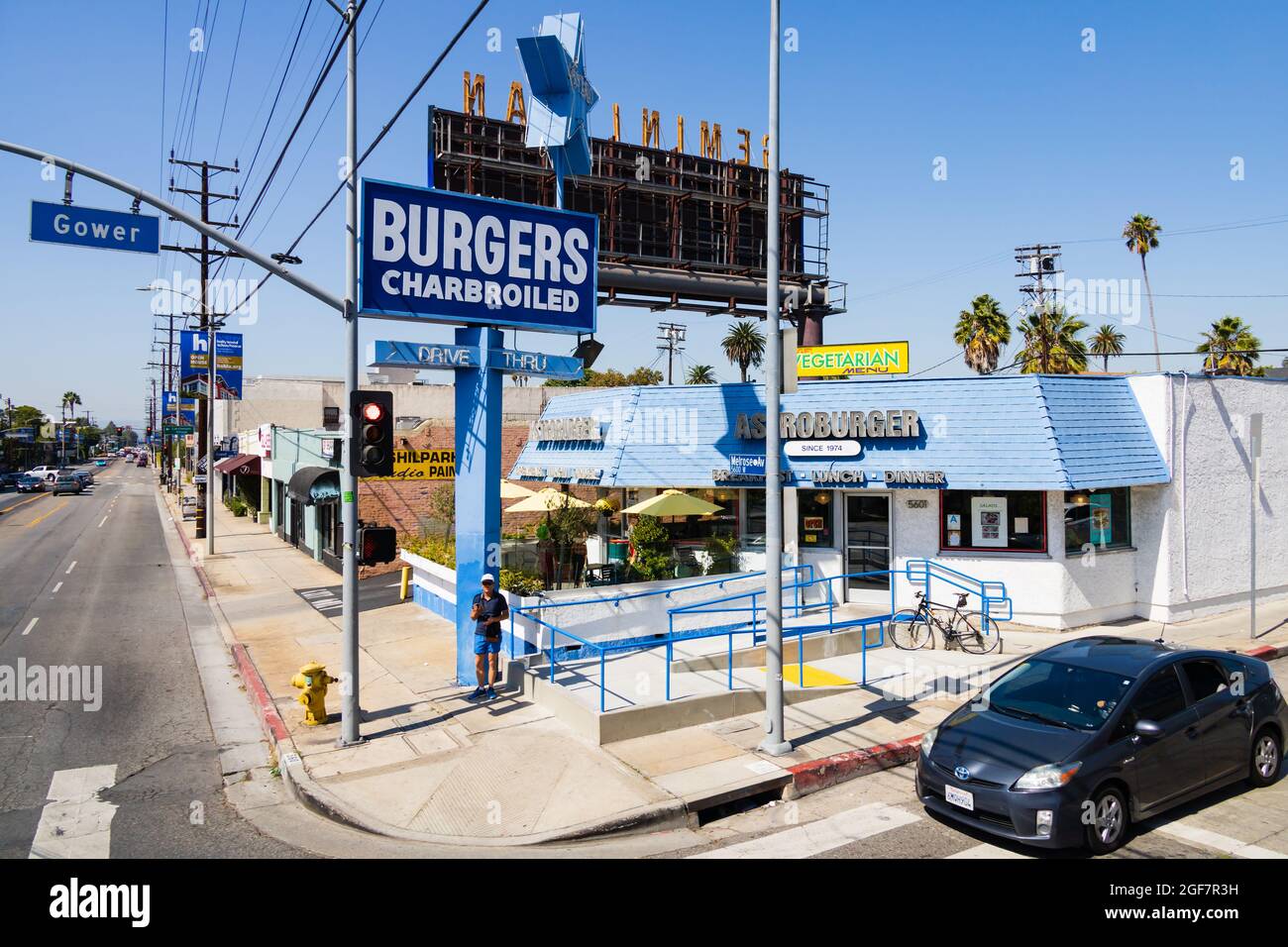 Fahren Sie durch das Burger Joint auf der Gower und Melrose Avenue. Los Angeles, Kalifornien, Vereinigte Staaten von Amerika. Stockfoto